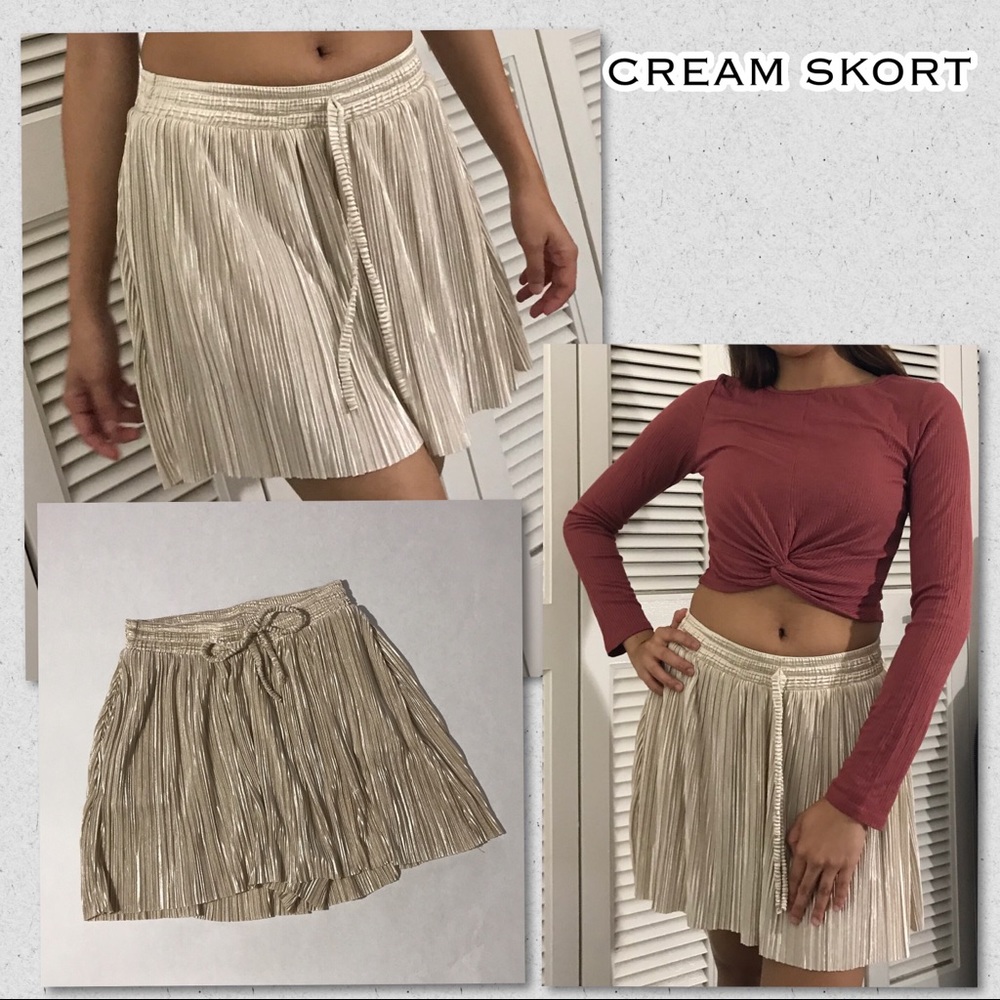 ❌SOLD❌and Formal Cream Short Skirt Soft Cloth